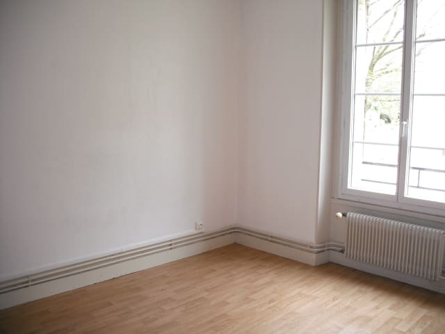 Photo chambre T4 . MONTMUZARD DIJON