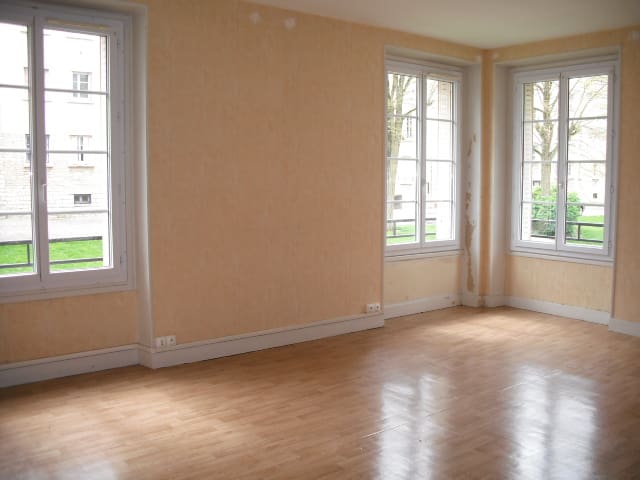 Photo salle de séjour T4 . MONTMUZARD DIJON