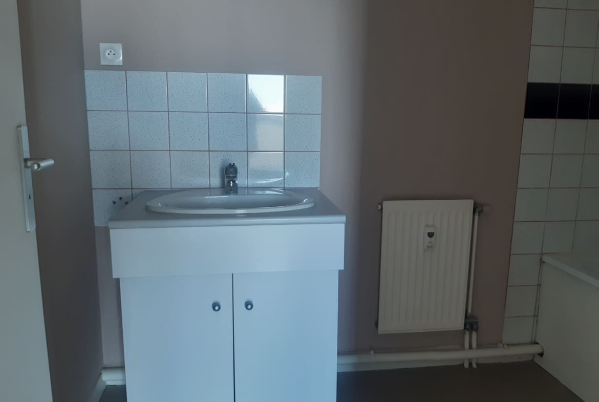 Photo vasque salle de bain T3. Résidence Liberté Chenôve Grands Crus