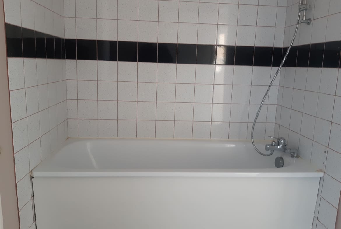 Photo baignoire T3. Résidence Liberté Chenôve Grands Crus