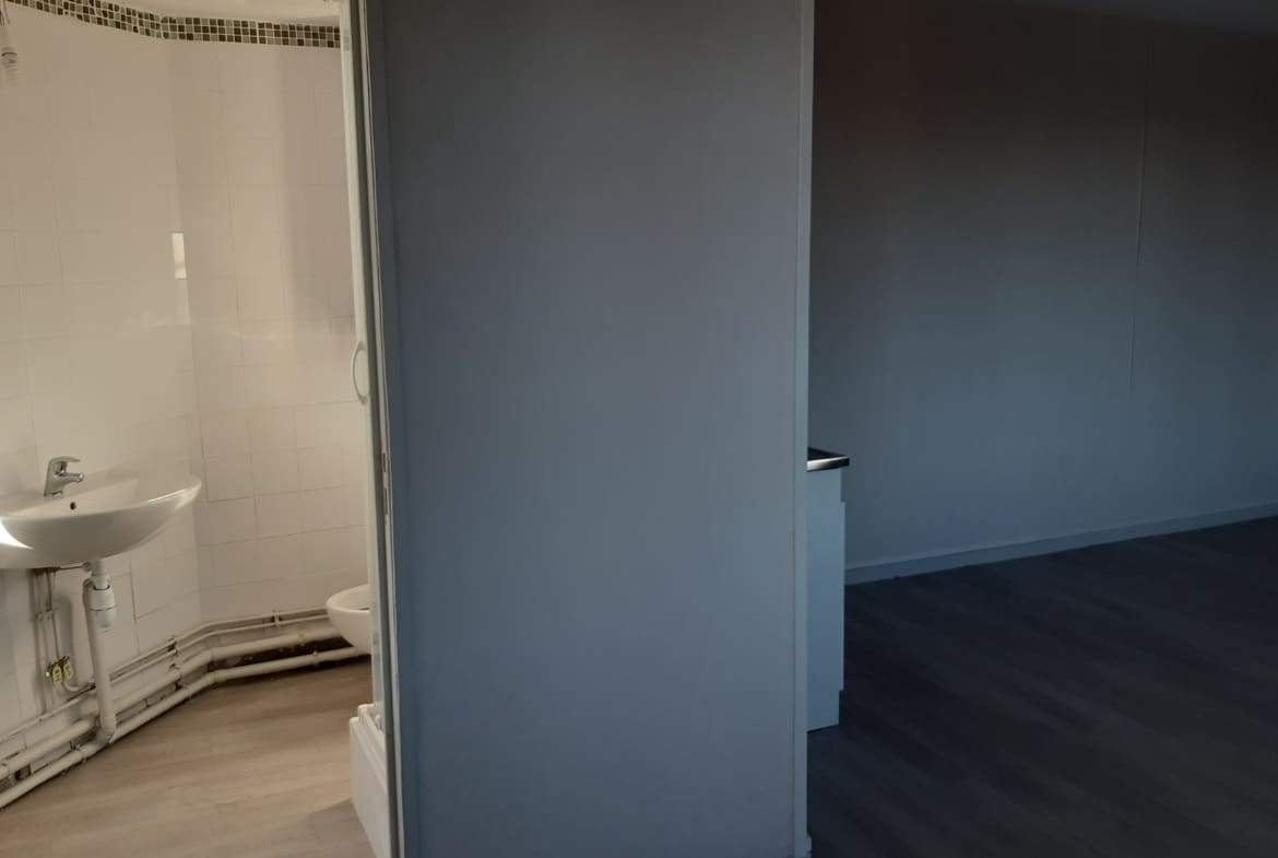 Photo salle de bain T1 • Rue d'Auxonne - Dijon