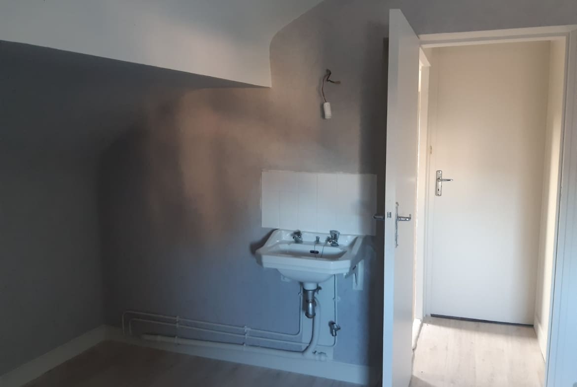 Photo vasque salle de bain T5. Rue d'Auxonne - Dijon