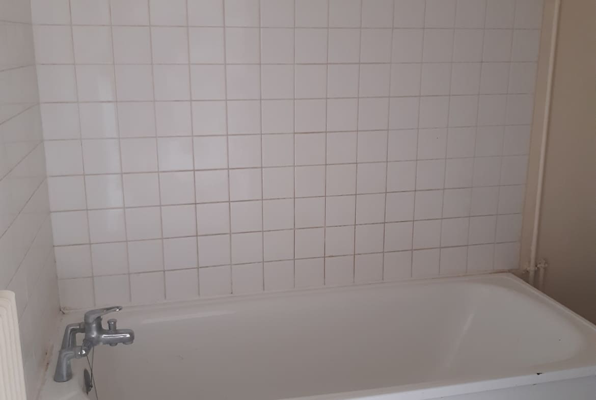 Photo salle de bain T4. Rue d'Auxonne - Dijon
