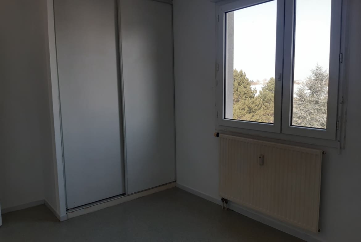 Photo chambre avec placard T3 • Lazare Carnot