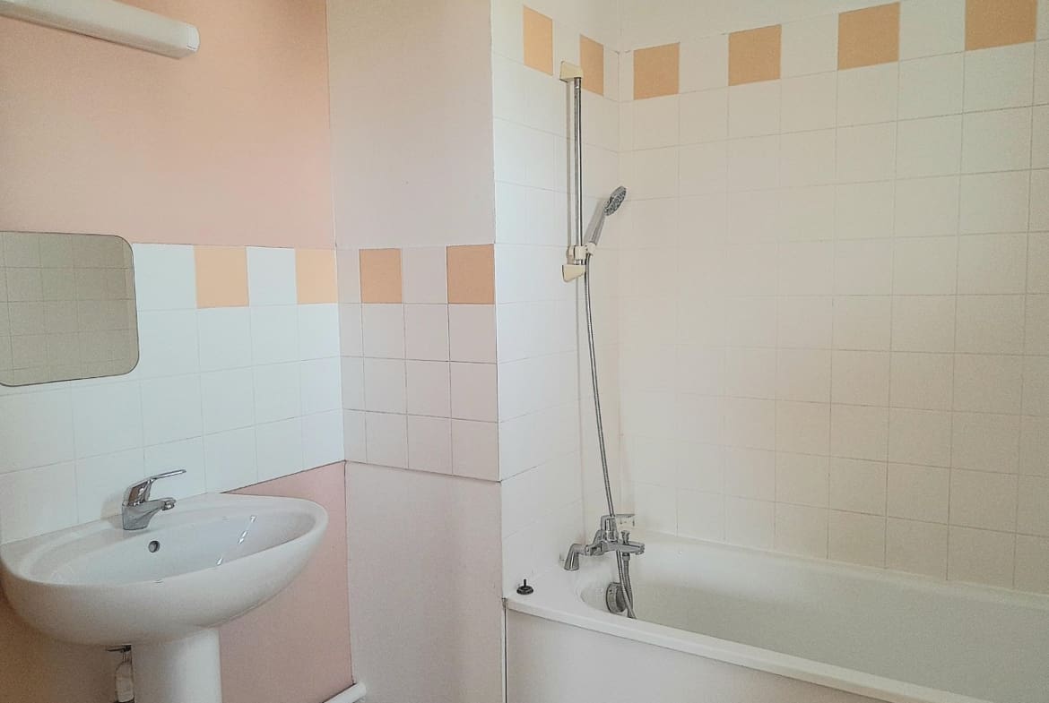 Photo salle de bain T1Bis . FRANCHET DIJON