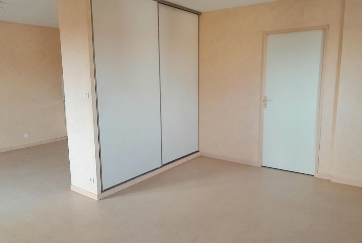 Photo entrée T1Bis . FRANCHET DIJON