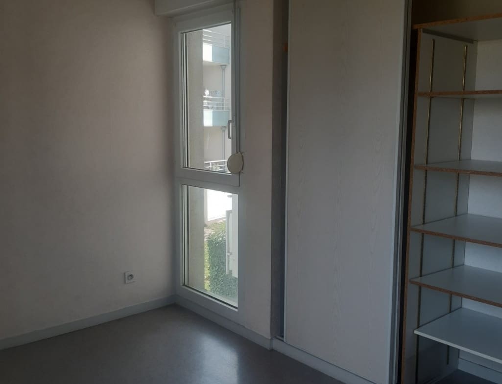 Photo chambre 2 avec placard T4 • Lucien Hérard