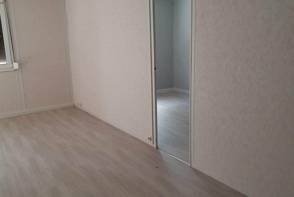 Photo salle de séjour et chambre T3. Résidence Mistral Poincaré