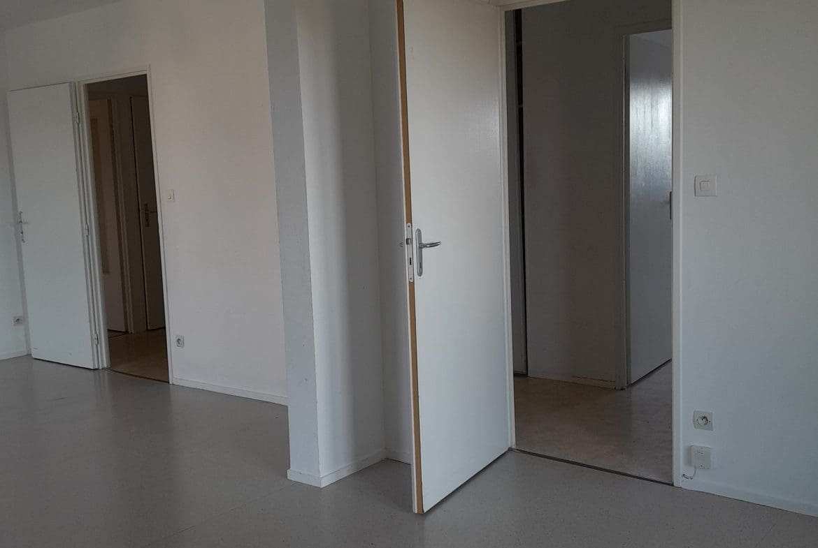 Photo 3 salle de séjour T4 • Quartier Marie de Bourgogne