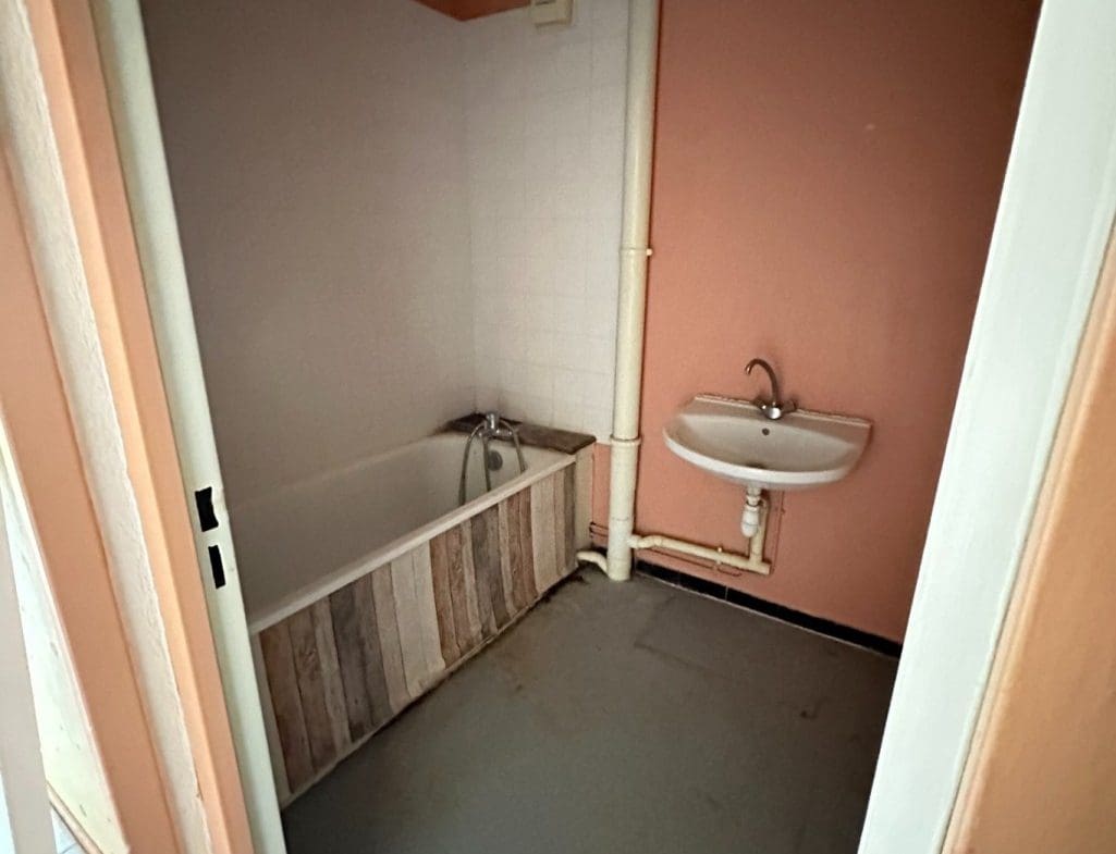 Photo salle de bain T4 • Rosières Chevigny
