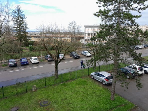 Photo 2 vue balcon T3 Nobel-Gresilles