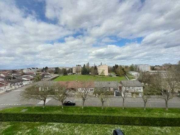 Photo vue et parking T5 • Rosières Chevigny