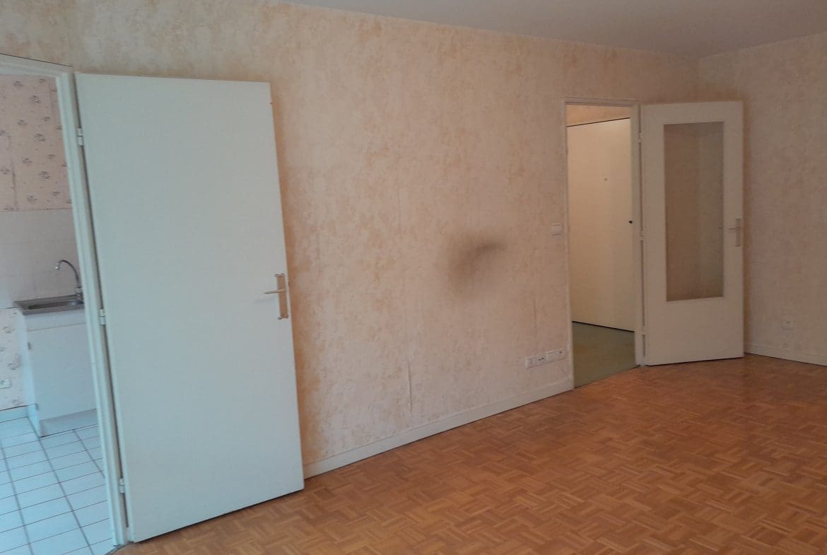 Photo 2 salle de séjour T2 • Lazare Carnot - Chevigny Saint Sauveur