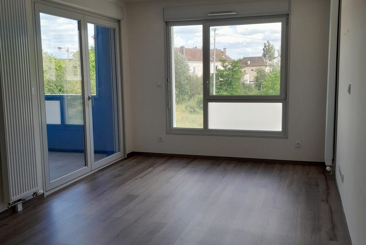 Photo 3 salle de séjour T2 • Quartier Arsenal - DIJON