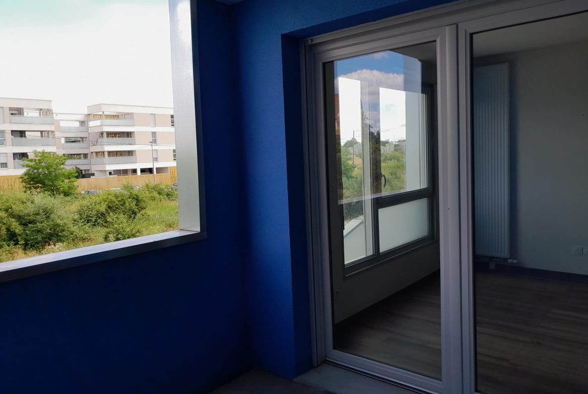 Photo balcon T2 • Quartier Arsenal - DIJON