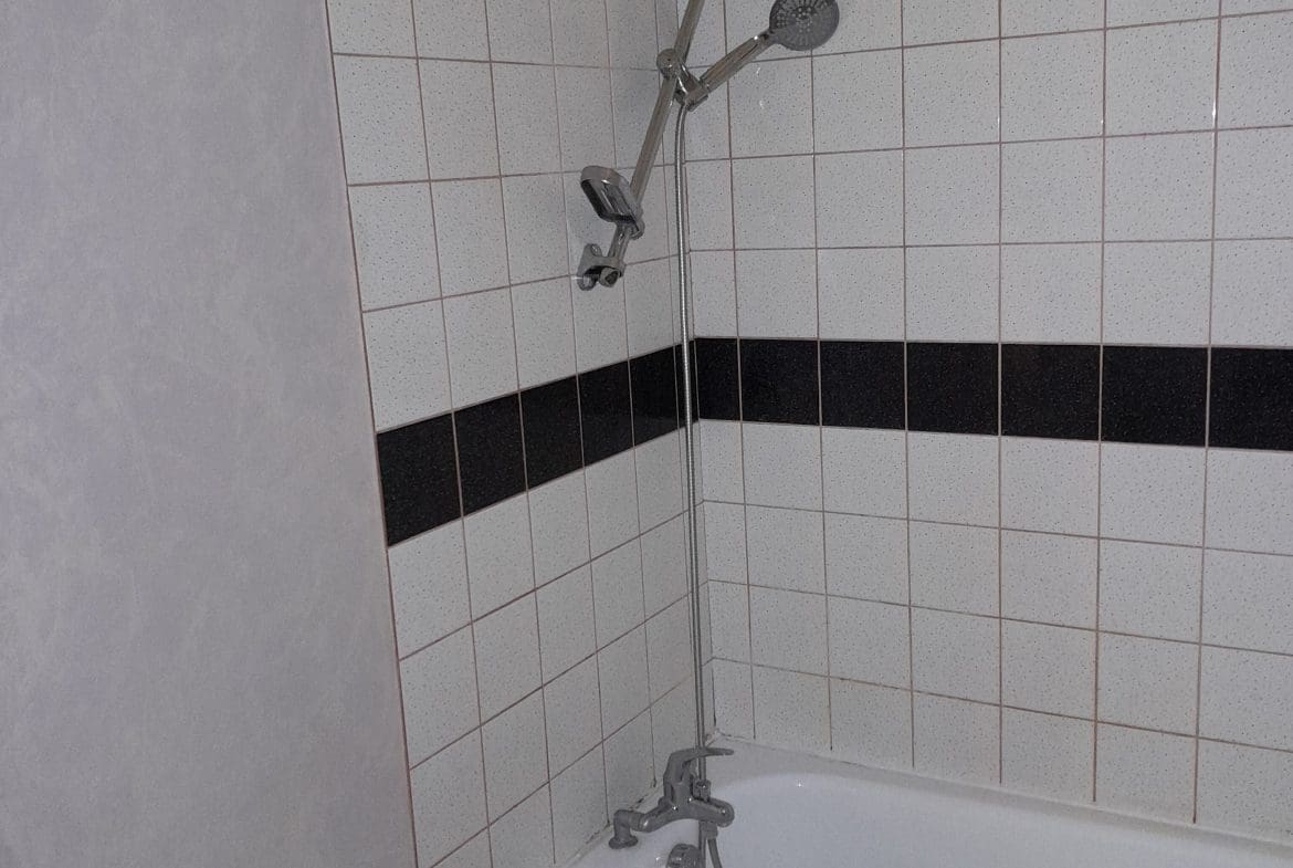 photo salle de bain T2 • Grands Crus - Chenove