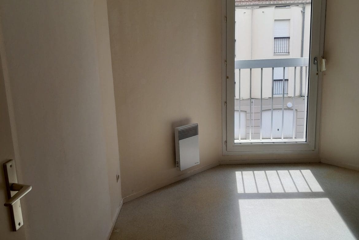 Photo chambre T2 • quartier Allées du Chateau - Chevigny saint sauveur