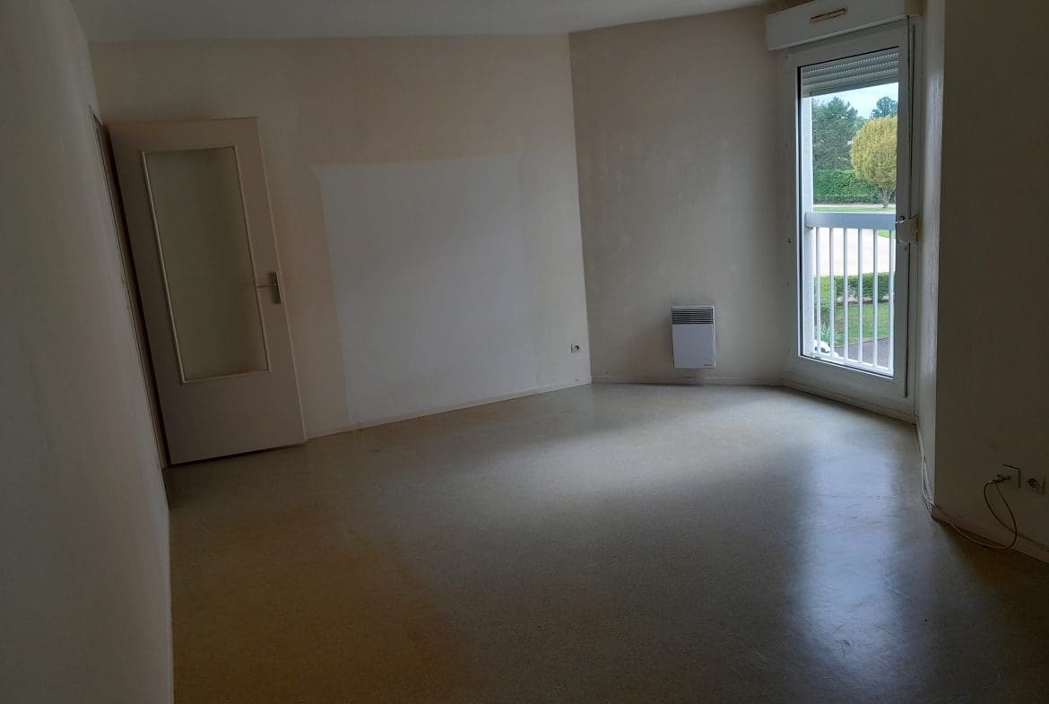 Photo 2 chambre T2 • quartier Allées du Chateau - Chevigny saint sauveur