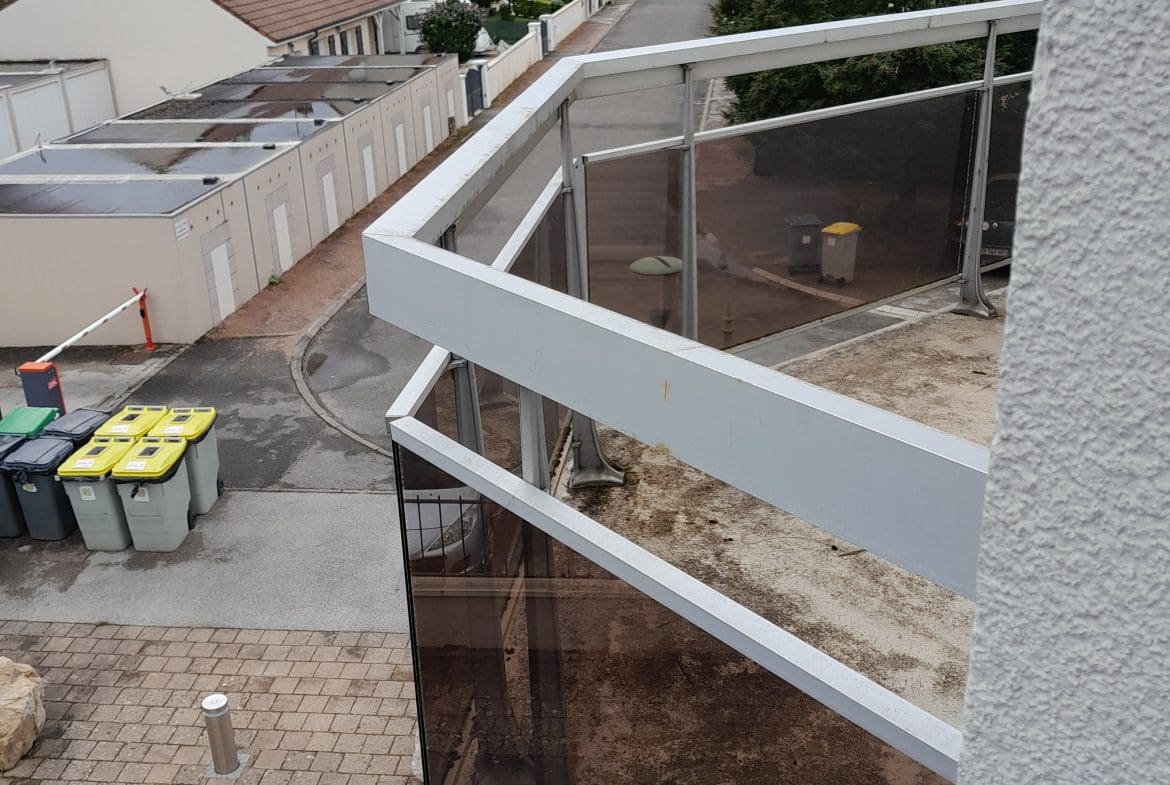 Photo balcon T2 • quartier Allées du Chateau - Chevigny saint sauveur