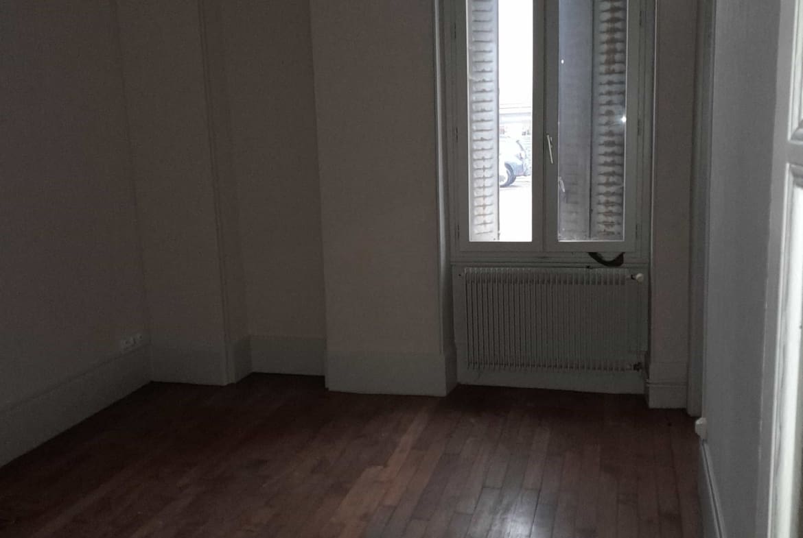 Photo chambre 2 T3 . CHEVREUL Dijon