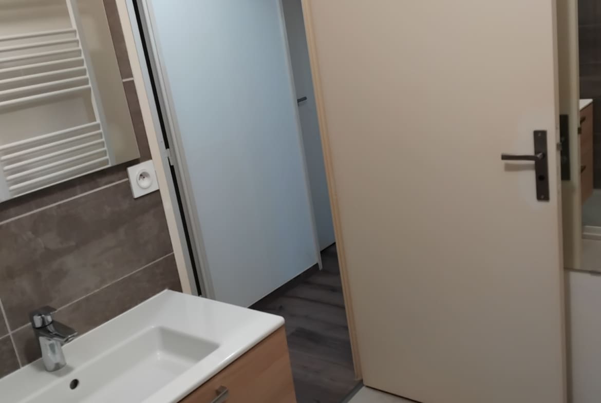 Photo salle de bain T3 • Quartier Arsenal - DIJON