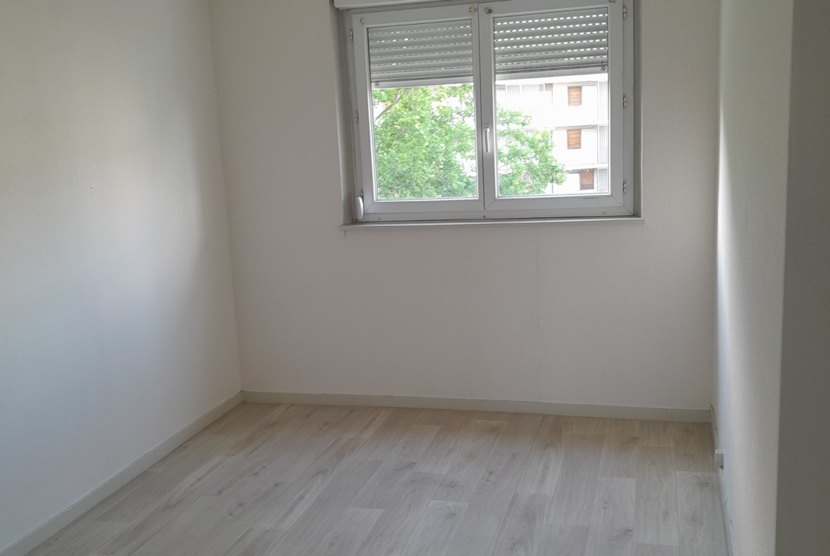 Photo chambre 1 T4 . NOBEL DIJON