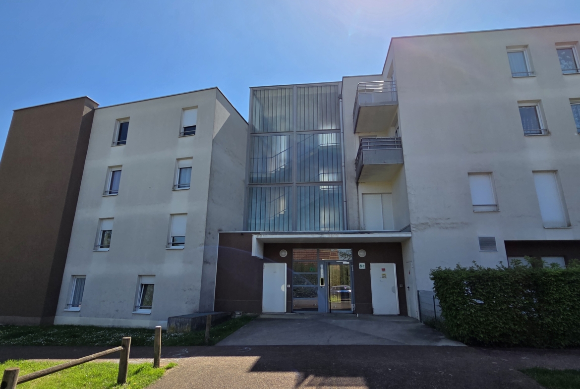 Photo 2 façade avant immeuble T3 . VAL SULLY ST APOLLINAIRE