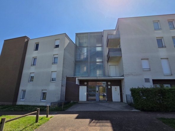 Photo 2 façade avant immeuble T3 . VAL SULLY ST APOLLINAIRE