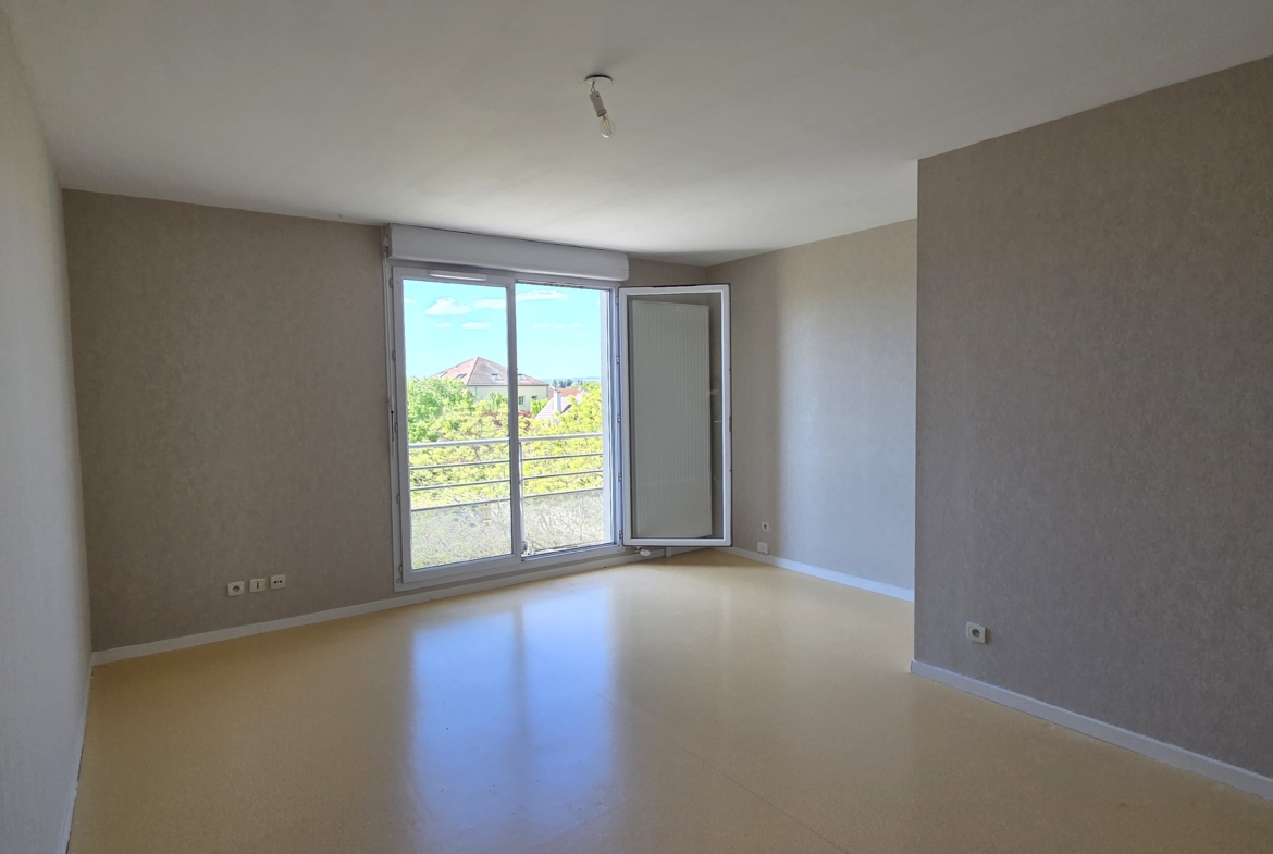 Photo salle de séjour T3 . VAL SULLY ST APOLLINAIRE