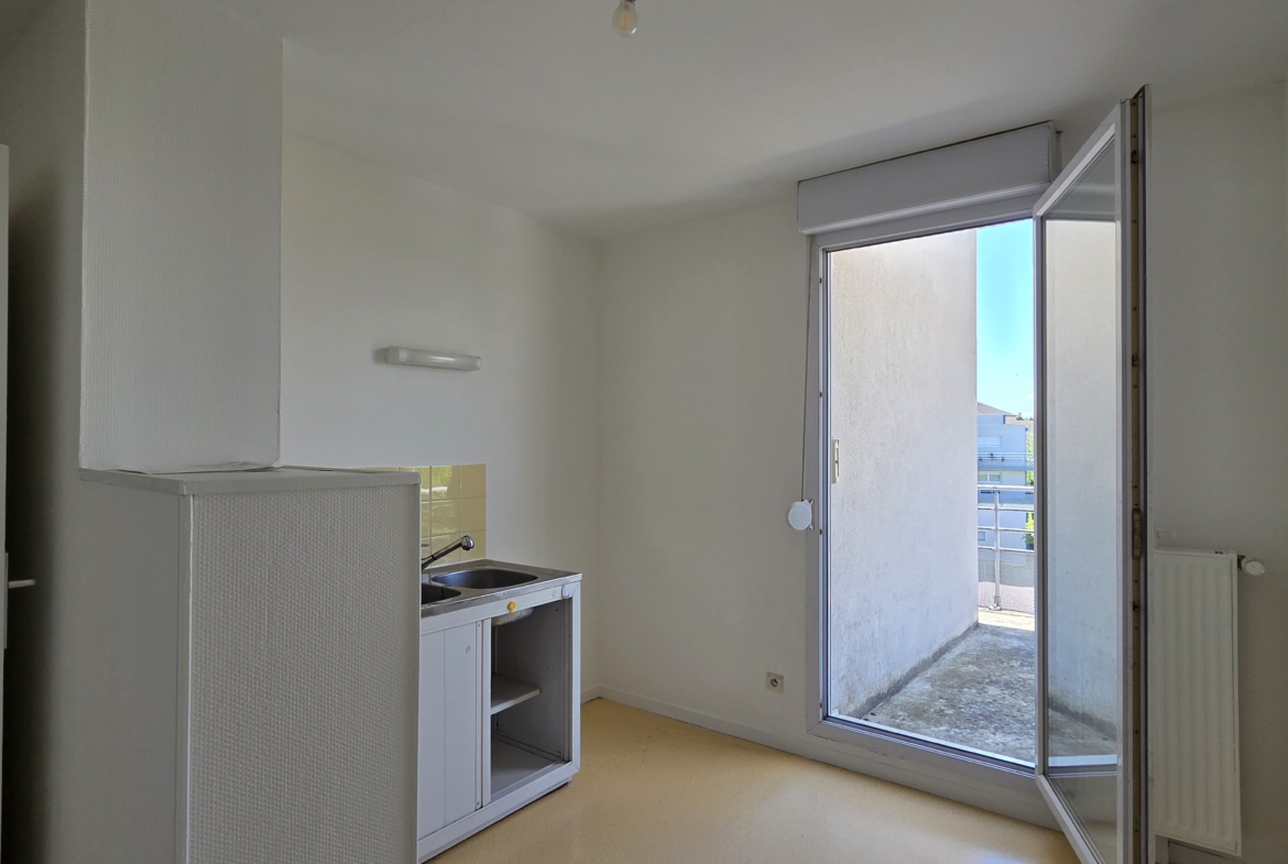 Photo cuisine T3 . VAL SULLY ST APOLLINAIRE