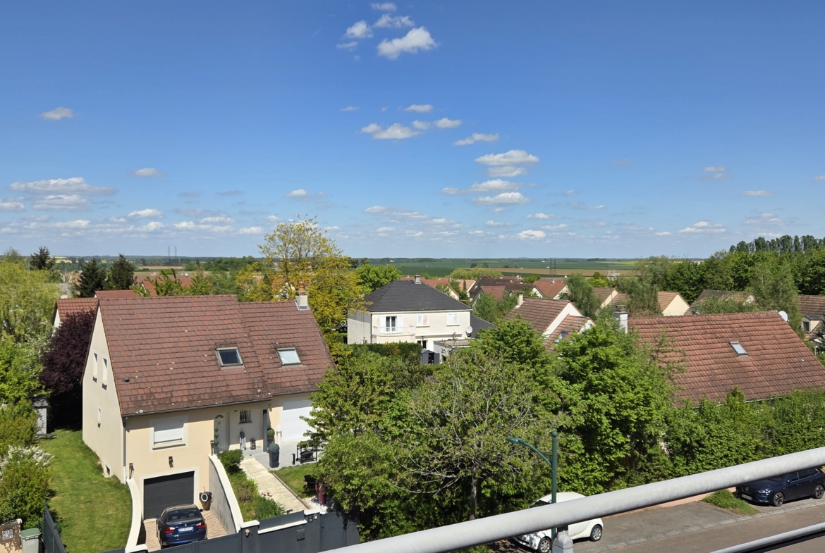 Photo vue balcon T3 . VAL SULLY ST APOLLINAIRE