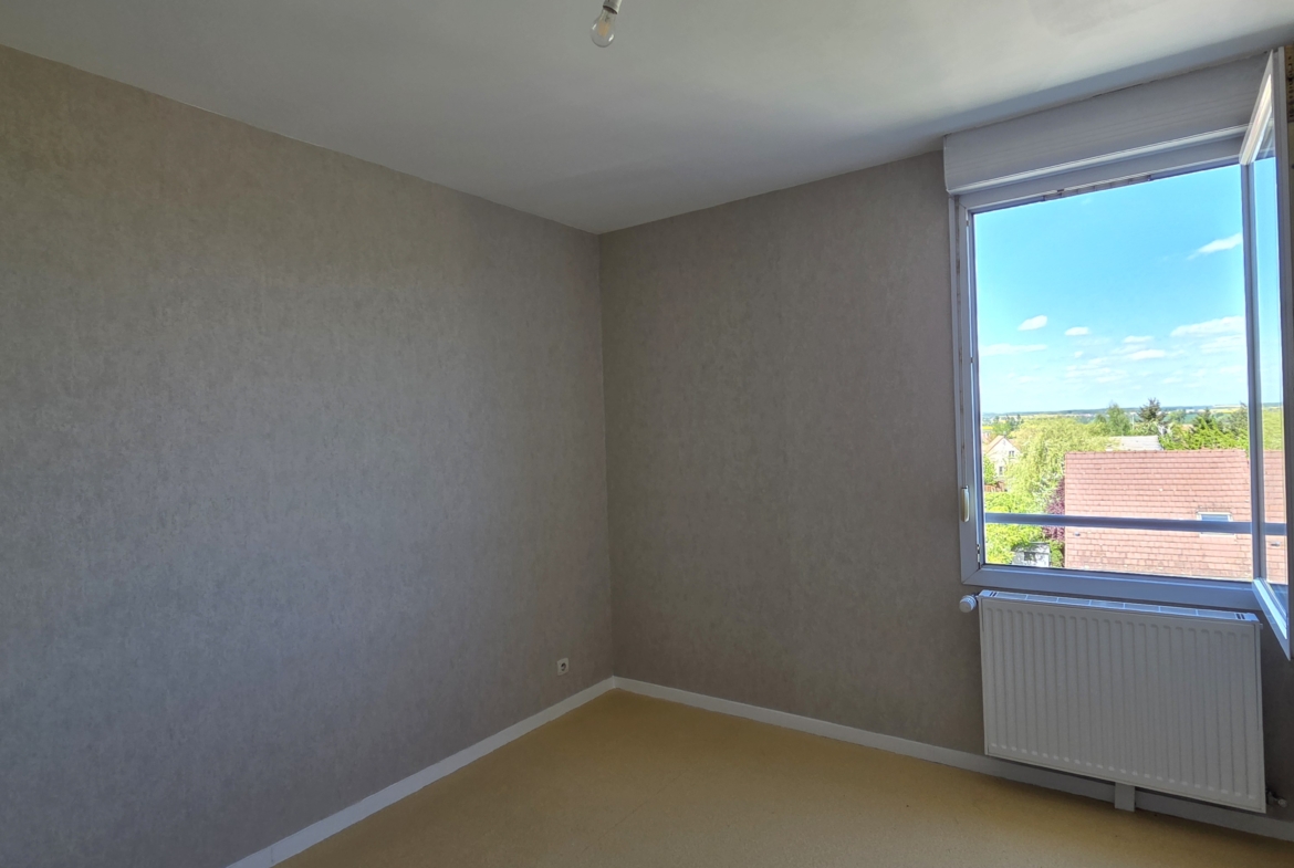 Photo 2 chambre 1 T3 . VAL SULLY ST APOLLINAIRE