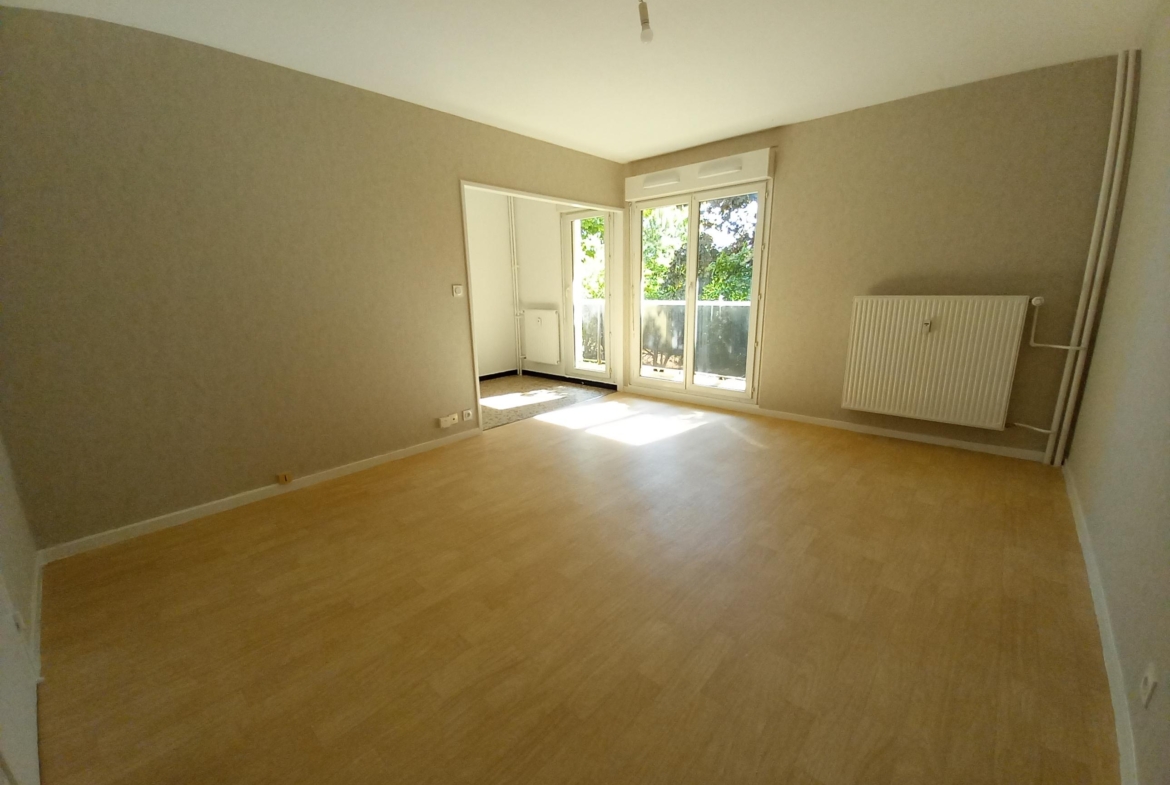Photo 2 salle de séjour T3 . BIEF DU MOULIN LONGVIC