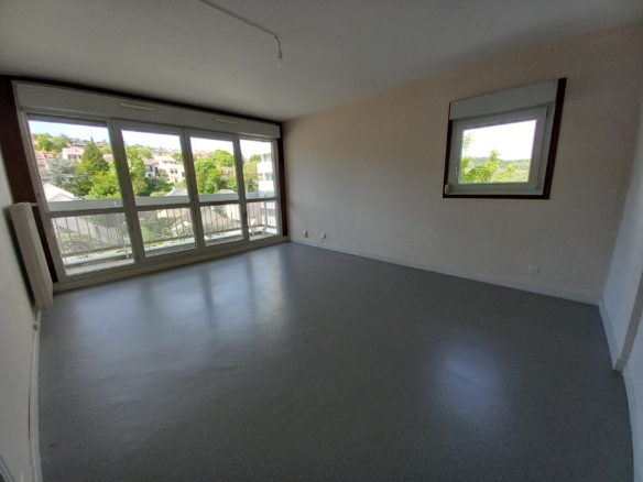 Photo salle de séjour T4 . TIRE PESSEAU DIJON