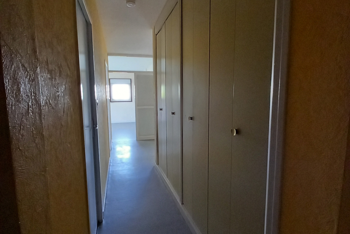 Photo couloir T4 . TIRE PESSEAU DIJON