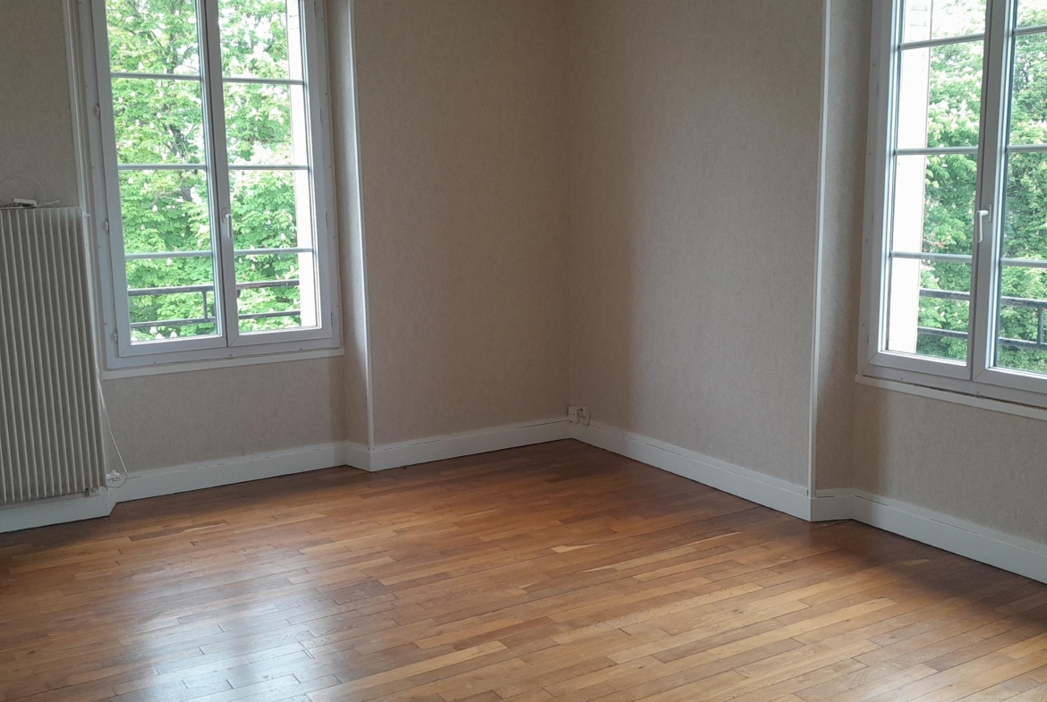 Photo salle de séjour T4 . MONTMUZARD DIJON