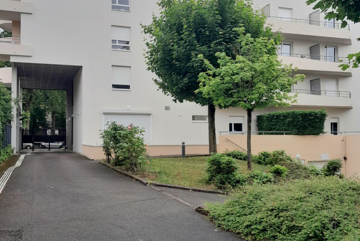 Photo façade bâtiment T1 • RESIDENCE ETUDIANTE VOLTAIRE