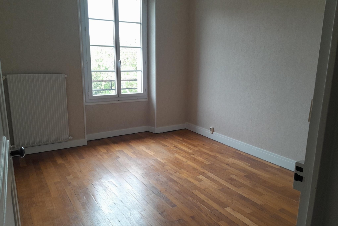 Photo chambre T4 . MONTMUZARD DIJON