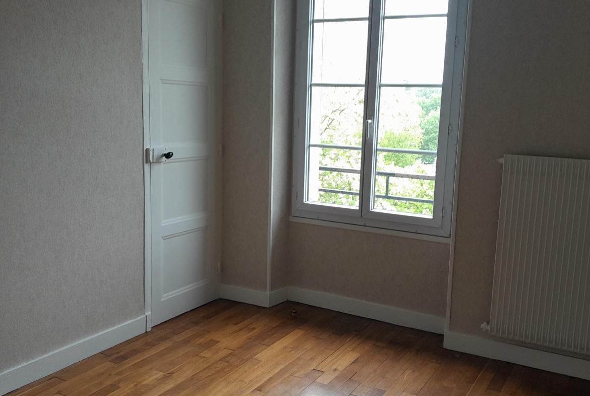 Photo chambre 2 T4 . MONTMUZARD DIJON